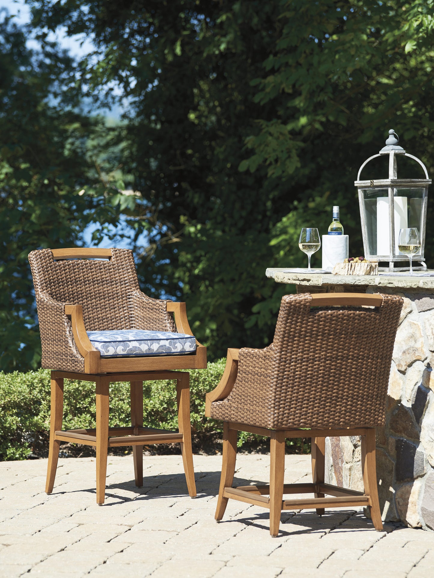 Harbor Isle SWIVEL BAR STOOL