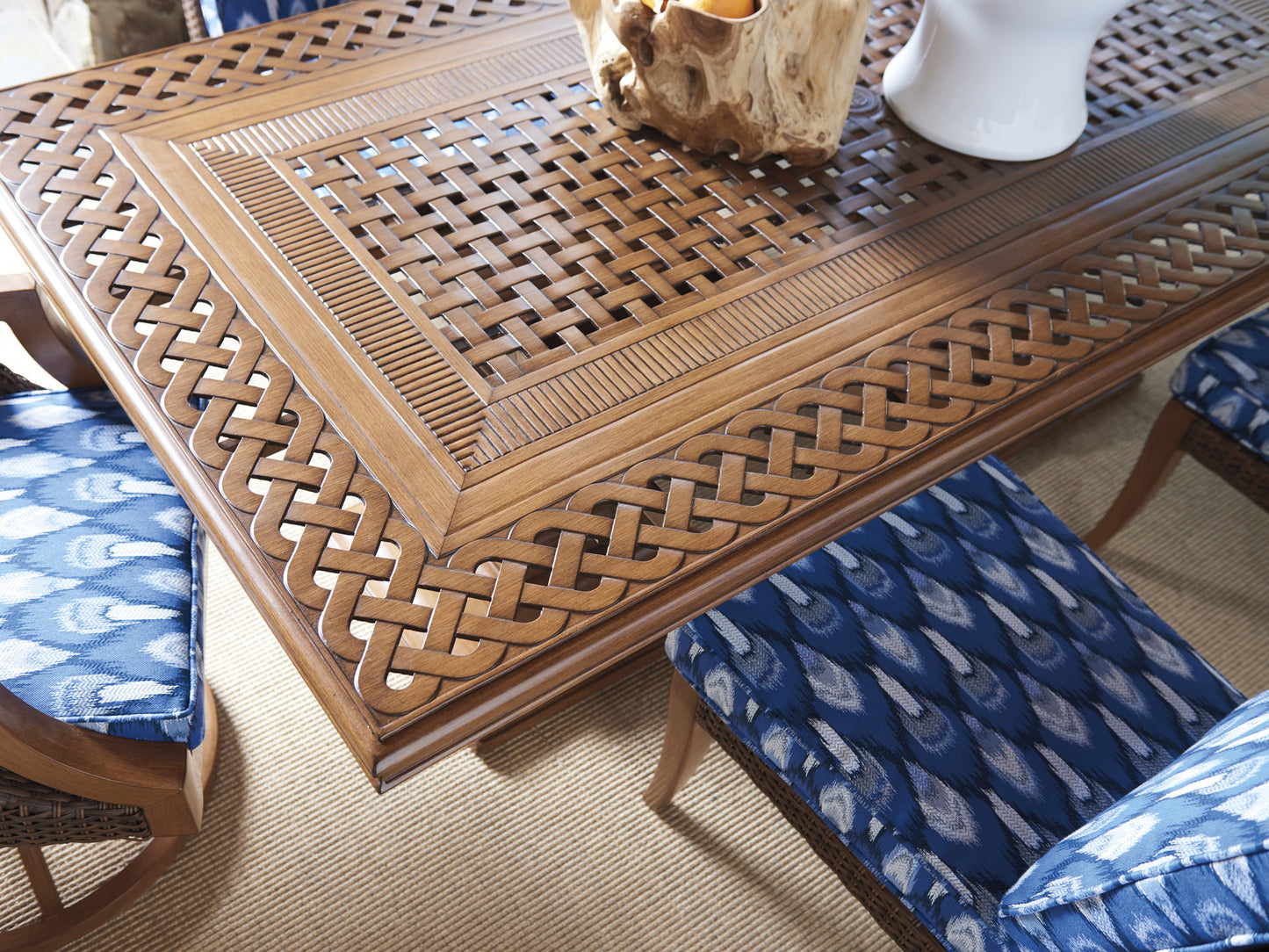 Harbor Isle RECTANGULAR DINING TABLE