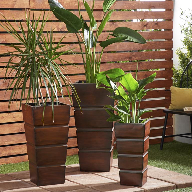 BROWN METAL INDOOR OUTDOOR LIGHT WEIGHT PLANTER WITH TAPERED BASE AND FLUTED DESIGN