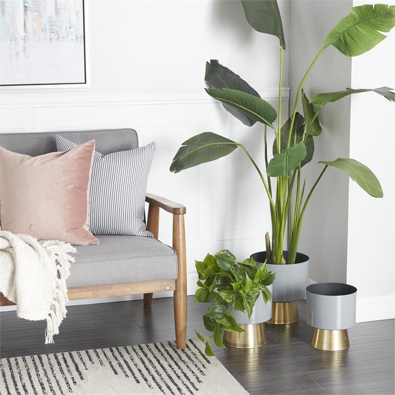COSMOPOLITAN GRAY METAL PLANTER WITH GOLD BASE