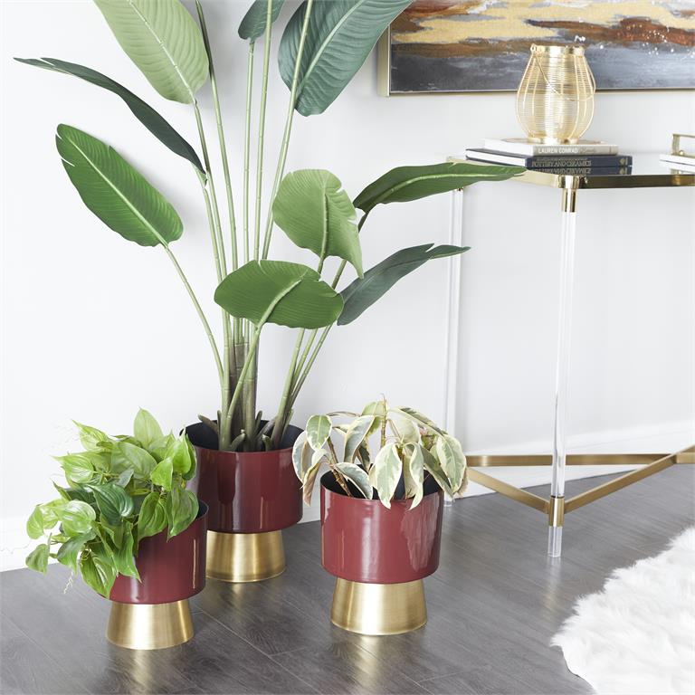 COSMOPOLITAN RED METAL PLANTER WITH GOLD BASE