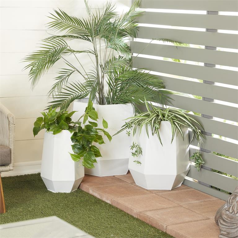 COSMOPOLITAN WHITE METAL INDOOR OUTDOOR PLANTER