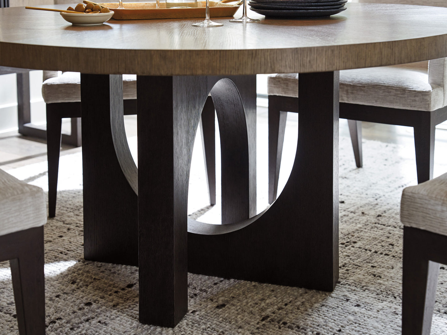 REGENT ROUND DINING TABLE