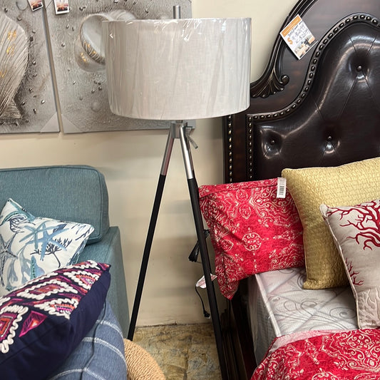 Floor lamp