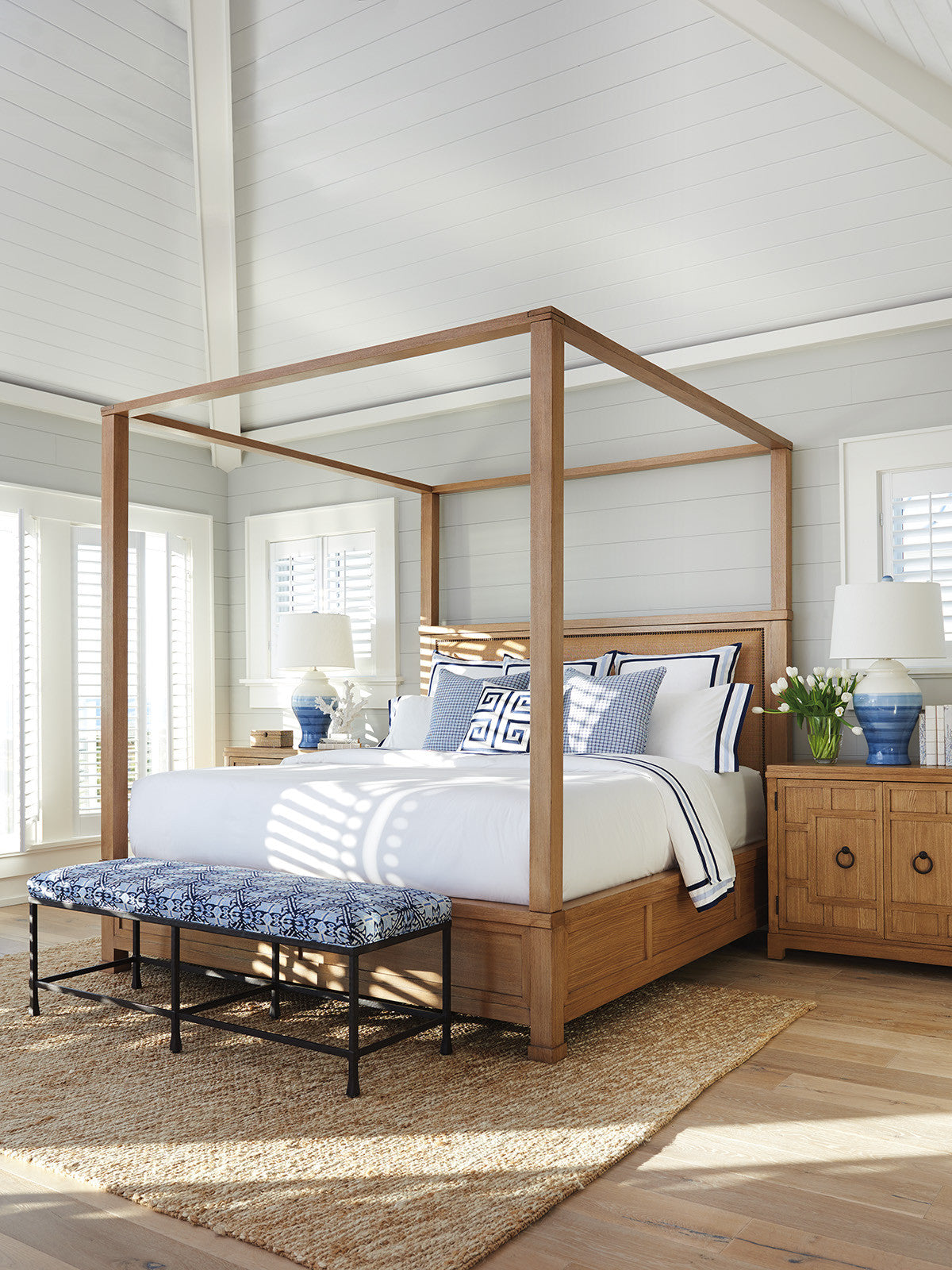 SHORECLIFF CANOPY BED