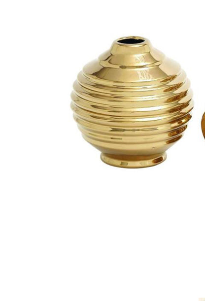 GOLD CERAMIC VASE WITH VARYING PATTERNS
