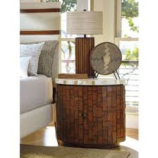 BANYAN OVAL ACCENT TABLE