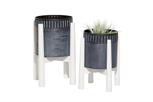 BLACK METAL MODERN PLANTER