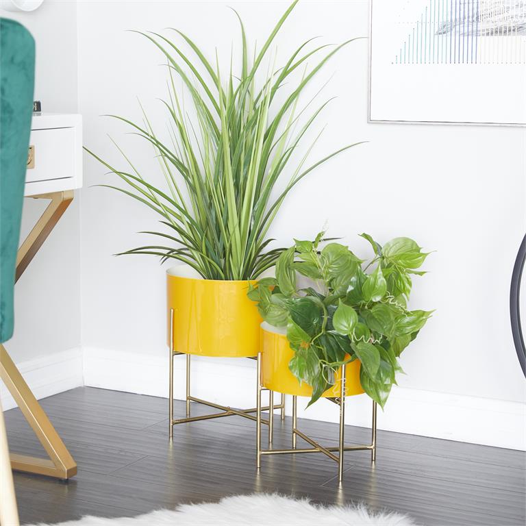 COSMOLIVING BY COSMOPOLITAN YELLOW METAL MODERN PLANTER