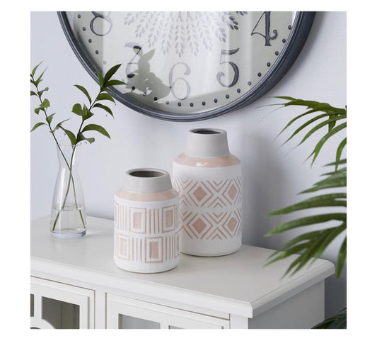 WHITE CERAMIC VASE WITH DIAMOND PATTERNS