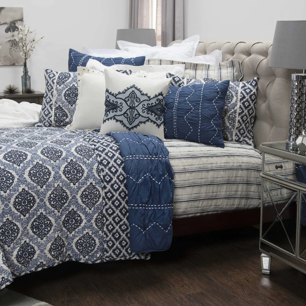 Rizzy BQ4212 Gemma Navy Bedding KING